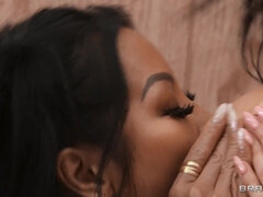 Κώλος, Μεγάλος κώλος, Μεγάλα βυζιά, Τρελός, Λεσβία, Γλείψιμο, Μουνί, Τρίο