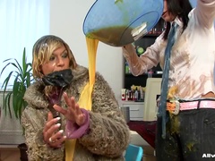 Catfight, Fetiš, Food, Hlačne nogavice, Saten, Mokra