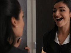 Tetas grandes, Estilo perrito, Hotel, Madres para coger, Pov, Afeitado, Ducha, Tatuaje