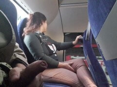 Sucer une bite, Bus, Branlette thaïlandaise, Masturbation, Mère que j'aimerais baiser, Maman, Nue  à poil, De plein air