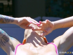 Tetas grandes, Bikini, Tetona, Madres para coger, Mamá, Al aire libre, Tatuaje, Mojado