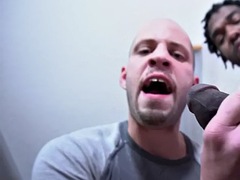 Bondage domination sadisme masochisme, Grosse bite, Homosexuelle, Branlette thaïlandaise, Interracial, Masturbation, Tatouage