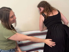 Store pupper, Hd, Kyssing, Lesbisk, Mamma, Naken, Stripping, Tenåring