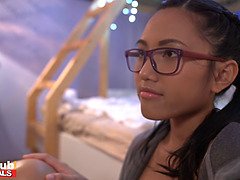 Asiat, Pik sutte, Sædskud, Slikning, Orgasme, Teenager, Thai, Bryster