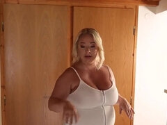 Gros seins, Sucer une bite, En gros plan de très près, Tchèque, Européenne, Mère que j'aimerais baiser, Argent, Séduite