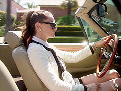 Musta, Ruskeahiuksinen, Naamallinen