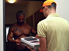 Bromo - Jamie Owens The Pizza Delivery Boy Gets A Very Special Tip From Jeromes Big Dick