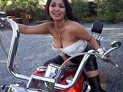 Desi Dhabi gets nude on Motorcycle MMS