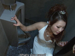 Asian Yuki Mizuho blowjob in the club toilets