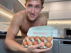 Sensual Brazilian hunk prepares scrambled eggs in the nude