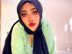 Sensual encounter with a gorgeous Arab maid in Saudi Arabia! (Episode 02)