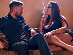 Iso kaunis nainen, Fetissi, Rankka, Lutka, Tupakoiva