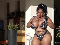 Dominican poison in bikini outdoors - Solo Latina brunette with large butt and curves