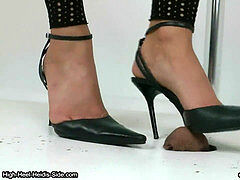 atja High high-heeled slippers manstick stomp.mp4