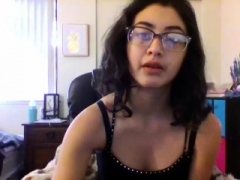 newbie luna latin playing on live webcam