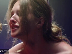 Anale, Bionda, Pompino, Gola profonda, Facciale, Orgasmo, Rossa, Sculacciata