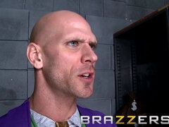 Kelly Divine's Big Tits & Curvy Ass Play in Brazzers parody video with Johnny Sins