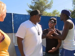 Rumpa, Stora tuttar, Svart, Långt ner i halsen, Hardcore, Mellanrasig, Milf, Fitta