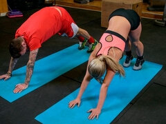 Cul, Gros seins, Blonde, Sucer une bite, Gym, Branlette thaïlandaise, Sport, Dénudage