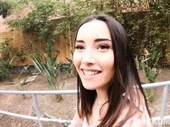 Gros cul, Sucer une bite, Brunette brune, Branlette thaïlandaise, Fille latino, Jarretelles, Adolescente, Nénés