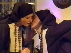 Anal, Cul, Sucer une bite, Faciale, Poilue, Nonne, Orgie, Public