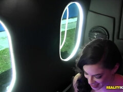 Aasialainen, Perse, Bikinit, Blondi, Suihinotto, Ruskeahiuksinen, Naamallinen, Tissit