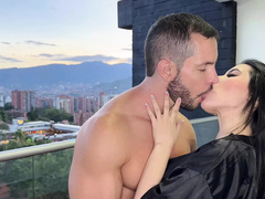 Amateur, Gros cul, Gros seins, Sucer une bite, Éjaculer dans la bouche, Hd, Fille latino, Enceinte