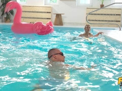 Ερασιτέχνης, Πίπα, Τσέχα, Πούτσος, Ευρωπαίος, Μαλακία, Μουνί, Υγρό