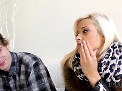 Hunt4k. hunter gives cash to teen blonda beauty
