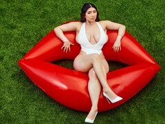 Gros cul, Grosse bite, Gros seins, Sucer une bite, Brunette brune, En levrette, Double pénétration