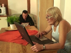 Pik sutte, Tjekke, Bedstemor, Hd, Mand, Nylonstrømper, Realitet, Mager