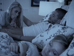 Κώλος, Μεγάλα βυζιά, Ξανθιά, Πίπα, Πάρτυ, Στενό, Στολή, Υγρό