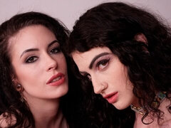 Svart, Brunett, Fetisch, Kysser, Lesbisk, Onani, Strippning, Tonåring