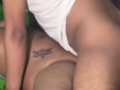 Mooi, Pijpbeurt, Diep in de keel, Moeder die ik wil neuken, Tepels, Kut duiken, Tatoeage, Tieten likken