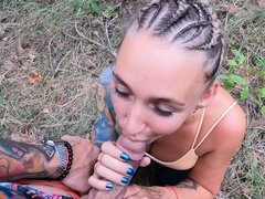 Amatorka, Duży kutas, Obciąganie, Wytrysk do ust, Na wolnym powietrzu, Publiczny, Szpieg