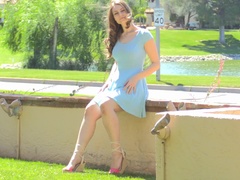 Lähikuva, Mekko, Ääripää, Korkokengät, Itsetyydytys, Orgasmi, Julkinen, Soolo