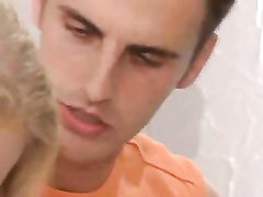 Hårdt, Ældre kvinde