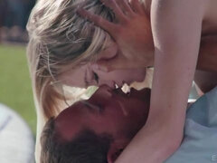 Blondinka, Fafanje, Doggystyle, Lizanje, Naravne joške, Zunaj, Obrito, Koščena