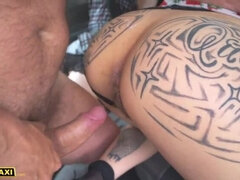 Brunette, Sperm skott, Dype svelg, Orgasme, Offentlig, Realitet, Tynn, Tattovering