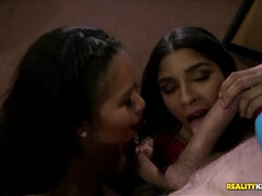 Азиатки, Брюнетки, Семяизвержение, Каблуки, Латиноамериканки, Деньги, Крошечные, Киски