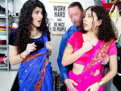 Gros cul, Grosse bite, Gros seins, Sucer une bite, Brunette brune, En levrette, 2 femmes 1 homme