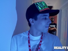 Grote kont, Zwart, Blond, Pijpbeurt, Lul, Hondjeshouding, Sperma in gezicht, Vingeren