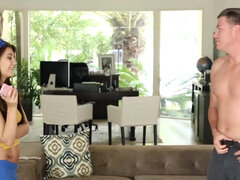 Cul, Sucer une bite, Brunette brune, Preservatif, Couple, Queue, Face assise, Adolescente