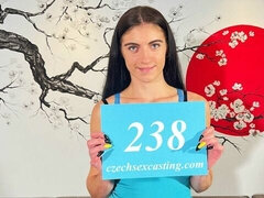 Μεγάλος πούτσος, Πίπα, Μελαχροινή, Σε στάση σκύλου στα τέσσερα, Φυσικά βυζιά, Κοκκαλιάρης, Έφηβος, Βυζιά