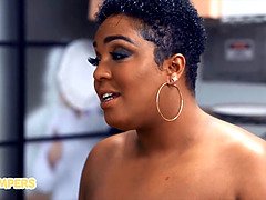 Grosser arsch, Grosse titten, Blondine, Braunhaarige, Pummelig, Frau frau mann, Milf, Natürlichen titten