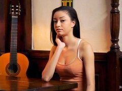 Leie, Grosse titten, Braunhaarige, Fingern, Masturbation, Solo, Entkleiden, Jungendliche (18+)