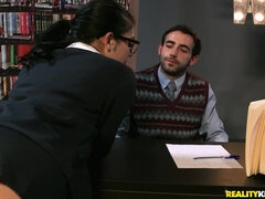 Fekete, Felpeckelve, Nyalás, Olaj, Rövid haj, Tetkó, Begyek, Nedves