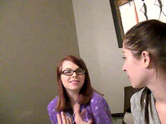 Skupina, Líbání, Lesbické, Párty, Strapon, Tetování, Švédská rojka, Hračky