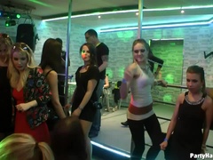 Duży kutas, Duże cycki, Blondynka, Cfnm, Ubrani, Taniec, Hardcore, Ssanie