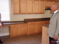 In den arsch, Blasen, Braunhaarige, Schwanz, Hundestellung, Fingern, Lecken, Milf